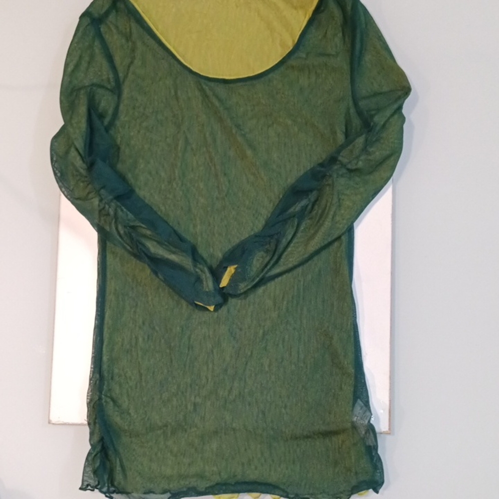Twice LS Right Reversible Mesh Women's Top. Medium